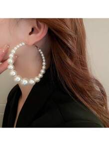 Elegant 1pc Faux Pearl Hoop Earrings For Women – Oversized Statement Jewelry With Graduated Circular Design, Lightweight Comfort Fit For Weddings, Photoshoots, Parties, Anniversaries – Classic And Accessory, Great Gift For Girls, Secure Clasp, Adds Glamour To Formal Looks, Ideal For Fashionistas And Pearl Lovers