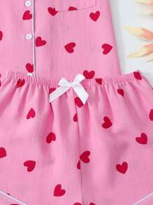 Conjunto de pijama de mujer de manga corta y pantalones cortos con estampado de corazones y textura arrugada
