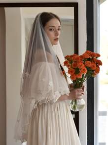 Multilayer Airy Mesh Wedding Veil With 3D Faux Pearl Floral Decor, Wavy Edge Design For Bridal Wedding Party