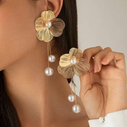 2pcs Vintage French Hollow Ginkgo Flower Pearl Earrings, Exaggerated Large Petal Asymmetrical Luxury Earrings, High-End