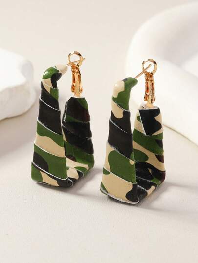 1 par de aretes rectangulares de camuflaje verde retro hechos a mano, aretes envueltos en PU, regalo para mujeres, versátil para uso diario