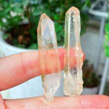 1pc 4-5cm Natural Himalayan Red Skin White Quartz Hexagonal Column, Clear Quartz Tower, Transparent Quartz Column, Quartz Magic Wand, Quartz Crystal Mineral Specimen, Quartz Cluster, Crystal Healing, Energy Healing, Crystal Gift; Each Natural Stone Is Unique, Random Shipment