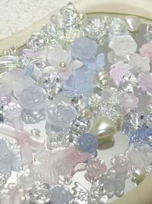 Accesorii acrilice DIY, huse de telefon cu lipici cremos, agrafe de păr, materiale pentru accesorii decorative, accesorii baroce, cercei DIY lucrați manual, accesorii pentru cap, încălțăminte, accesorii vestimentare. Acest produs este utilizat pe scară largă în decorațiuni, pandantive, accesorii, accesorii vestimentare