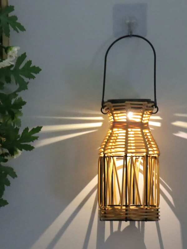 1 paquete Lámpara de mesa con energía solar - Lámpara de escritorio para exteriores con forma de botella entretejida a mano con asa, adecuada para patio, jardín, dormitorio, sala de estar (iluminación ambiente de ratán), perfecta para celebraciones en casa y al aire libre, gran idea de regalo