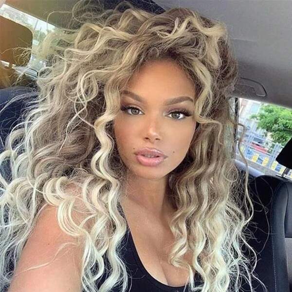 Europäische und amerikanische Perücken für Frauen, afrikanische kleine lockige lange lockige synthetische Perücken, graue blonde seitlich gescheitelte lockige Haarperücken
