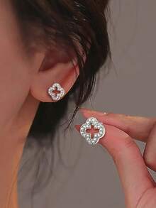 1 Pair S925 Silver Crystal Hollow Clover Screw Stud Earrings, Women Luxury Minimalist Clover Earrings, Holiday Gift - Four Leaf Clover - View 5