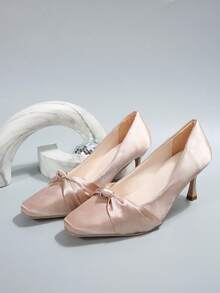 女士时尚尖头蝴蝶结缎面粗跟高跟鞋，新款百搭尖头法式纯色工作鞋