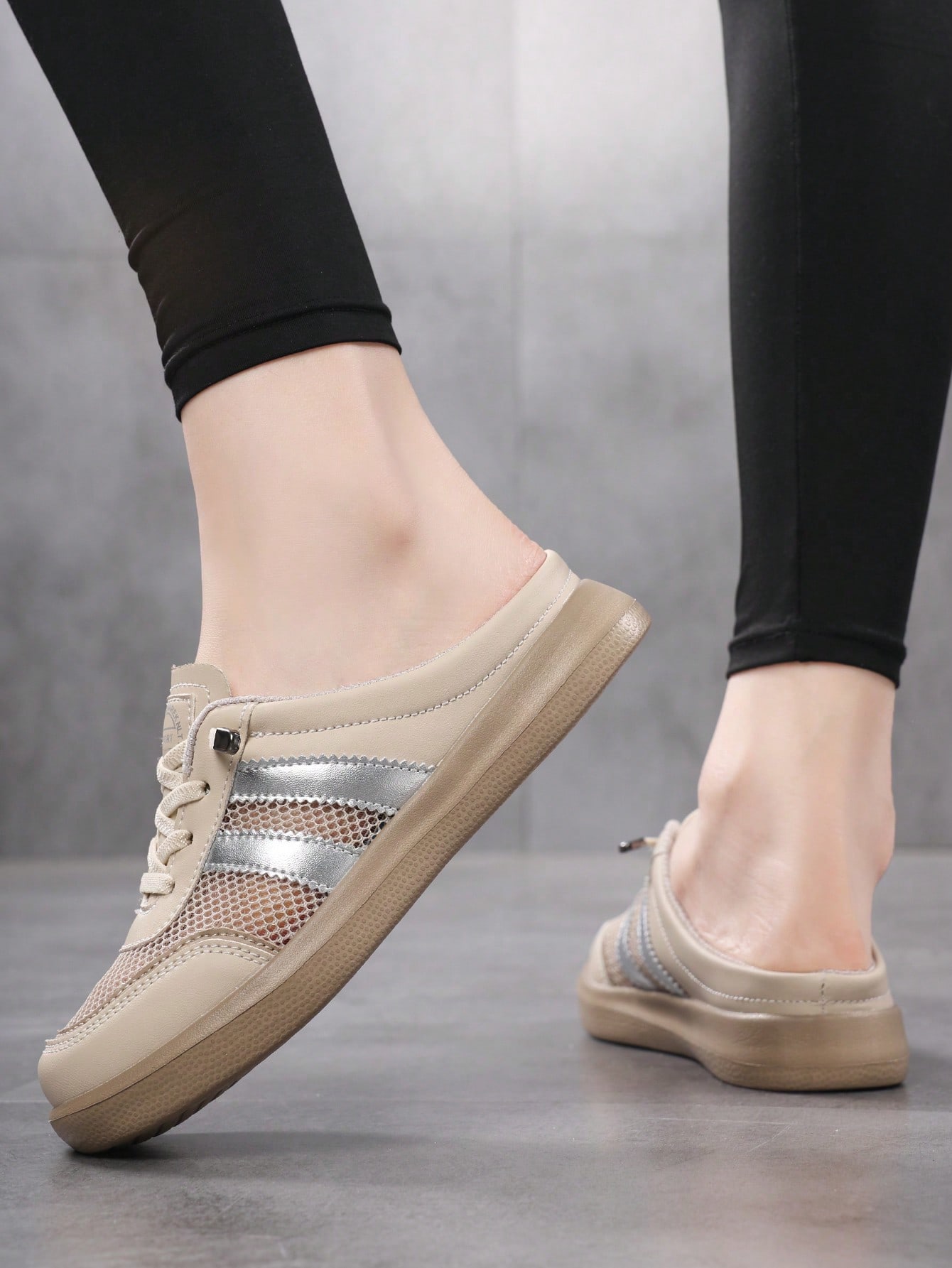 أحذية رياضية كاجوال للنساء بتصميم انزلاقي من الشبك...