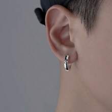 1 par de aretes de aro de cruz del espíritu del caballero, aretes personalizados y punk para hombres, aretes de clip de cruz de resina negra