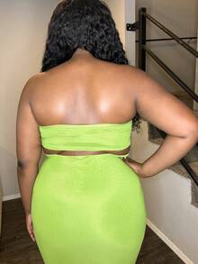 Truni Awkwardfatgirl Plus Size Women's Strapless Top & High Waist Ruched Skirt With Ruffle Hem For Elegant Summer Date, 2-Piece Set, For Pear Triangle Body Shape - Green - View 2