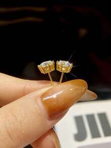 一对0.1克拉-2克拉圆形六爪镶嵌D色莫桑石钻石耳钉，优雅S925纯银周年纪念订婚耳环，奢华珠宝礼品 - 六爪莫桑耳釘 - 查看 4