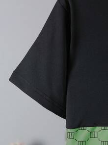 兒童休閒極簡男童夏季套裝 2 件組，時尚休閒拼接黑色印花 T 恤（銀色印花）+ 印花條紋短褲，圓領短袖 T 恤與簡單圖案印花短褲，度假假日風，返校穿搭 - 綠色 - 查看 4