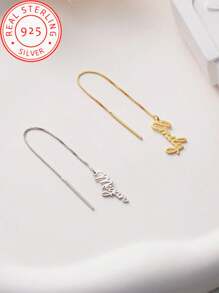 Une paire de crochets d'oreille en argent 925 avec nom anglais personnalisé simple. Un cadeau unique et significatif, un accessoire de bijoux chaud et unique. Luxe léger pour les accessoires de bijoux pour hommes et femmes. Un cadeau surprenant pour les couples, les amis et la famille. Extrême simplicité, élégant et romantique, style bohème s'assortissant aux bijoux.