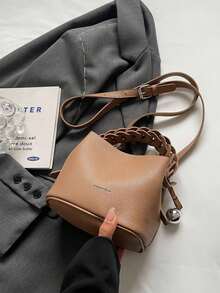 Stijlvolle geweven bucketbag voor dames - veelzijdige schouder- en crossbodytas met gratis bedelhanger (woon-werkverkeer/winkelen) Minimalistische gevlochten werktas - buckettas met afneembare riem en cadeaubedel