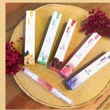 kit 12 Canetas Óleo Hidratante De Cutículas Revitalizador De Unhas Gel Fragrância Flores e Frutas - Multicolorido - Visão 9