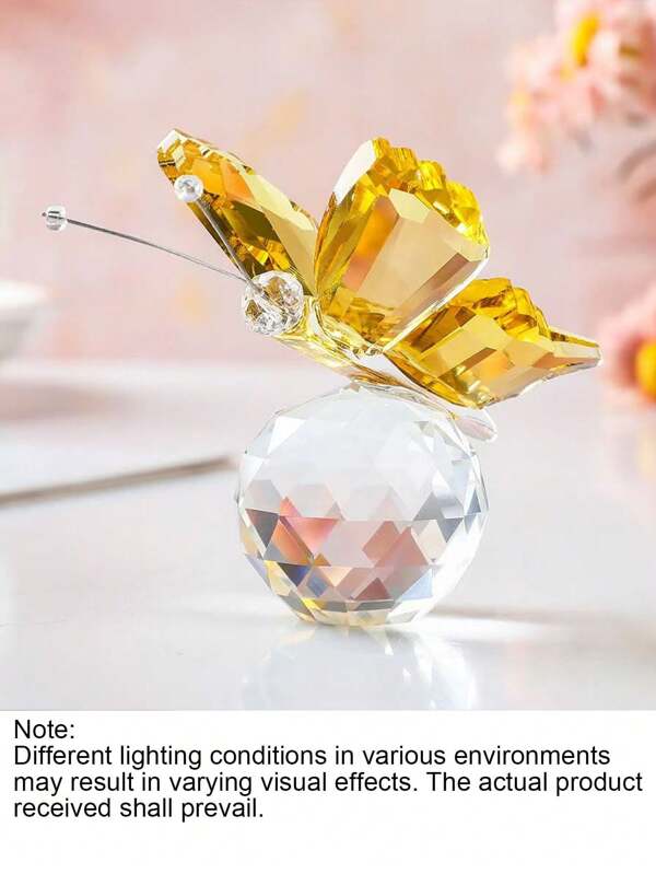 Un adorno de mariposa de cristal azul, hechocompletamente a mano, elaborado con material de cristal geométrico, con un diseño de mariposa de cristal transparente, ligero, lujoso y creativo, adecuado como regalo para el Día de San Valentín, Halloween, Navidad y fiestas de cumpleaños.