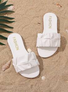 1 paire de chaussons de plage plats et souples en PU pour tout-petits et petits enfants, à bout rond et à brides plissées, sandales à la mode pour l'intérieur et l'extérieur, idéales pour le quotidien, la plage, les vacances et l'été.