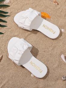 1 paire de chaussons de plage plats et souples en PU pour tout-petits et petits enfants, à bout rond et à brides plissées, sandales à la mode pour l'intérieur et l'extérieur, idéales pour le quotidien, la plage, les vacances et l'été.