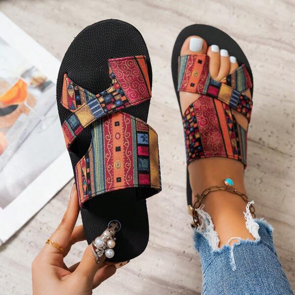 Sandalias planas de playa cómodas y transpirables con estampado retro, tira en el dedo y estilo bohemio, para mujeres, nuevas para 2025 y de comercio exterior