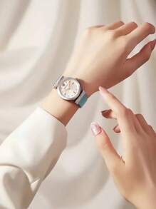 Versace Relógio de pulso feminino clássico de quartzo com pulseira de couro azul, caixa e mostrador de aço inoxidável prateado, relógio de presente feminino, VE6J01024