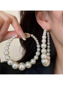 Elegant 1pc Faux Pearl Hoop Earrings For Women – Oversized Statement Jewelry With Graduated Circular Design, Lightweight Comfort Fit For Weddings, Photoshoots, Parties, Anniversaries – Classic And Accessory, Great Gift For Girls, Secure Clasp, Adds Glamour To Formal Looks, Ideal For Fashionistas And Pearl Lovers