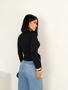 Women's Casual, Elegant Long-Sleeved Blouse With A Modern Asymmetrical Cut For Stylish Looks, Blouse With Pointed Detail At The Hem, Unique Design, Ideal For Combining With Jeans, Palazzo Pants, Midi Skirts Or Shorts, Versatile Piece For Everyday Wear Or Events, Comfortable Blouse For Fall, Winter And Mid-Season, Fitted Modeling, Light And Soft Fabric, Casual Chic Look With A Fashionable Touch, Perfect For Putting Together Productions With Sneakers, Boots Or High Heels, Blouse With A Modern Cut For Those Looking For Style And Practicality, Basic Piece With A Touch Of Sophistication, Ideal For The Office, Dinner, Shopping, Outings, Informal Parties And Special Occasions, Elegant Blouse With Impeccable Fit, Great For Putting Together Urban And Relaxed Looks, Combines With Gold Or Silver Accessories, Essential Item In The Modern Women's Wardrobe, Sophisticated Blouse With A Fashionista Touch And Refined Look. - 黑色 - 查看 2