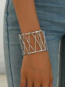 1 buah Gelang Bangle Logam Minimalis Berongga untuk Wanita, Modis & Cocok untuk Dipakai Sehari-hari - Perak - View 4