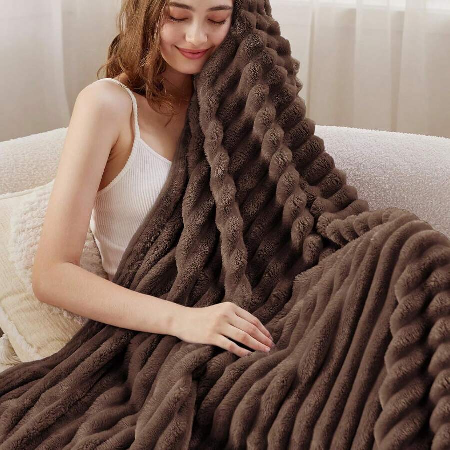 White Throw Blanket For Couch - GentleSoft Cozy Soft Blankets For Women, Cute Small Fleece Throws For Girls, Birthday Gifts For Women Mom, Fathers Day Decor Gifts, , 50x60 Inches - 火鍋軟糖 - 查看 1