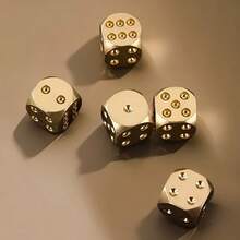 1 Set handgefertigte Würfel aus massivem Messing | 3 kleine Würfel, unverzichtbar für Kneipenspiele | Poliert und langlebig | Kreatives Geschenk | Geeignet für Actionspiele | Zubehör für Tischspiele