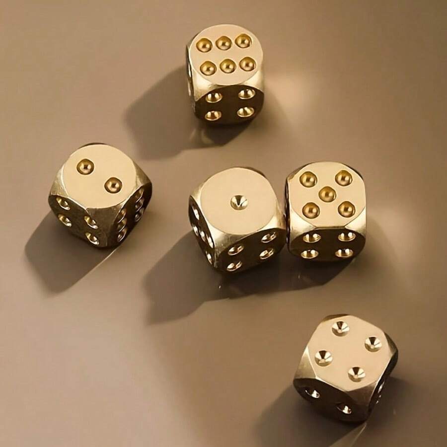1 Set handgefertigte Würfel aus massivem Messing | 3 kleine Würfel, unverzichtbar für Kneipenspiele | Poliert und langlebig | Kreatives Geschenk | Geeignet für Actionspiele | Zubehör für Tischspiele