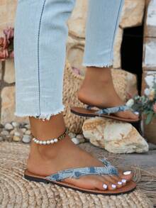 Sandálias Tipo Tanga 2025 Novas para Mulheres, Sandálias Casuais de Férias Personalizadas, Moda Plana Deslizante, Chinelos de Praia Versáteis Antiderrapantes