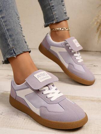 Baskets mode pour femmes, chaussures style collège confortables et légères, chaussures de skate-board décontractées basses, convenant pour toutes les saisons