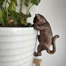 1pc Whimsical Cat Statue With Hanging Planter - Faux Bronze Finish, Perfect For Home And Garden Decor, Suitable For Halloween, Christmas, Easter, Thanksgiving