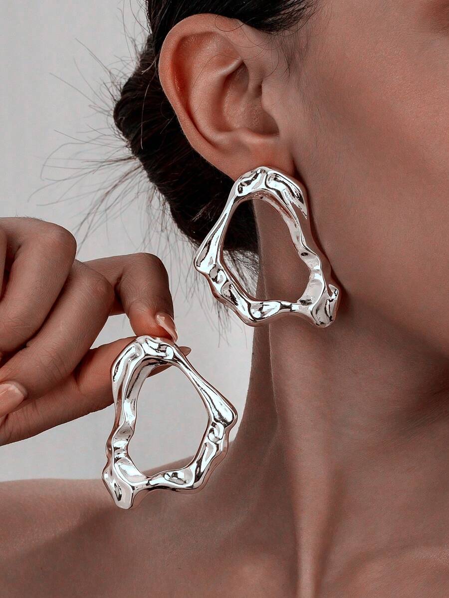 1 Pair Asymmetrical Hollow European & American Style Stud Earrings