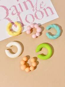 Set de 6 piezas de pendientes tipo clip con forma de flor minimalista y colorida, sin costuras, y aretes tipo argolla hueca de bola, para mujeres - Multicolor - Ver 1