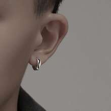1 par de aretes de aro de cruz del espíritu del caballero, aretes personalizados y punk para hombres, aretes de clip de cruz de resina negra