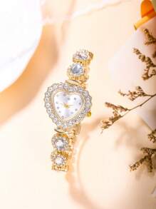 SOKI SOKI Juego de 5 piezas para mujer Reloj de lujo, personalizado y con superficie con diamantes en forma de corazón Reloj de pulsera de cuarzo y collar con colgante de forma de corazón con diamantes incrustados, aretes, anillo. Adecuado para uso diario, temporada de regreso a clases, temporada de graduación, acción de gracias, parejas. El mejor regalo. Caja del reloj no incluida