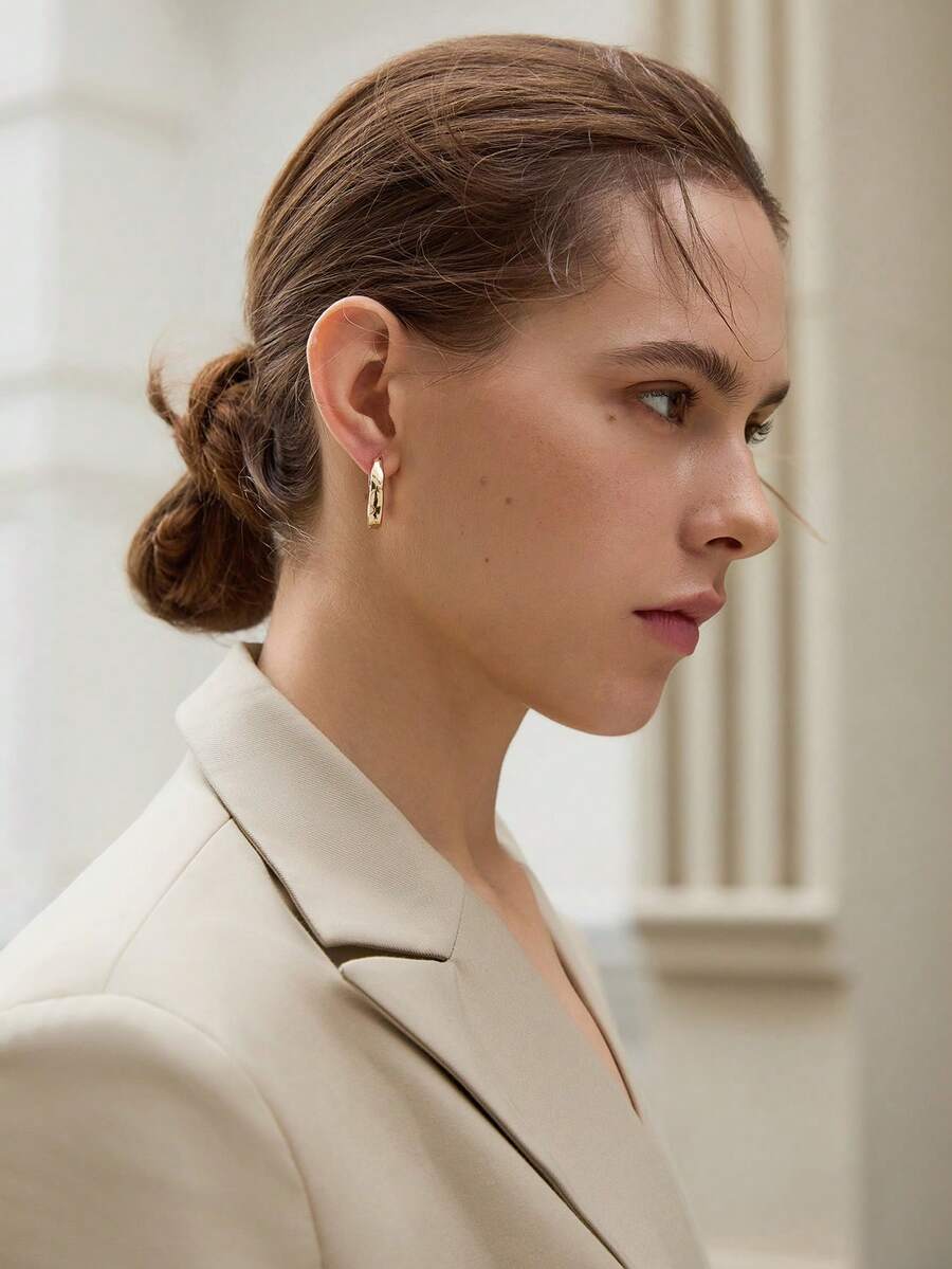 2pcs Minimalist Polished Metallic Hoop Earrings, Asymmetrical Geometric Design Golden Cold Style Goddess Earrings For Women Winter Gifts - Earrings - View 1