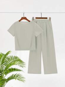 东南亚女士新款运动休闲套装：短袖T恤和七分裤