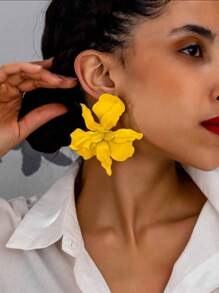 2pcs Exaggerated Floral Design Earrings For Women, European And American Style
