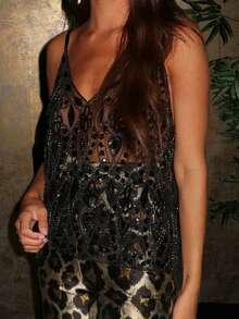 Camiseta de tirantes finos con cuello en V y ajuste ceñido con lentejuelas para mujer, top corto de estilo urbano - Negro - Ver 5