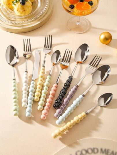 مجموعة أدوات المائدة الفضية الأنيقة المصنوعة من الفولاذ المقاوم للصدأ ذات المقابض المصنوعة من الخزف اللؤلؤي والطبق الغربي الفريد (سكين, شوكة, ملعقة, ملعقة قهوة)، مناسبة للتناول العائلي، والأعياد، والحفلات، وإمدادات المدرسة