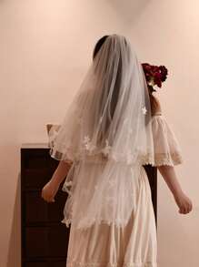 Multilayer Airy Mesh Wedding Veil With 3D Faux Pearl Floral Decor, Wavy Edge Design For Bridal Wedding Party