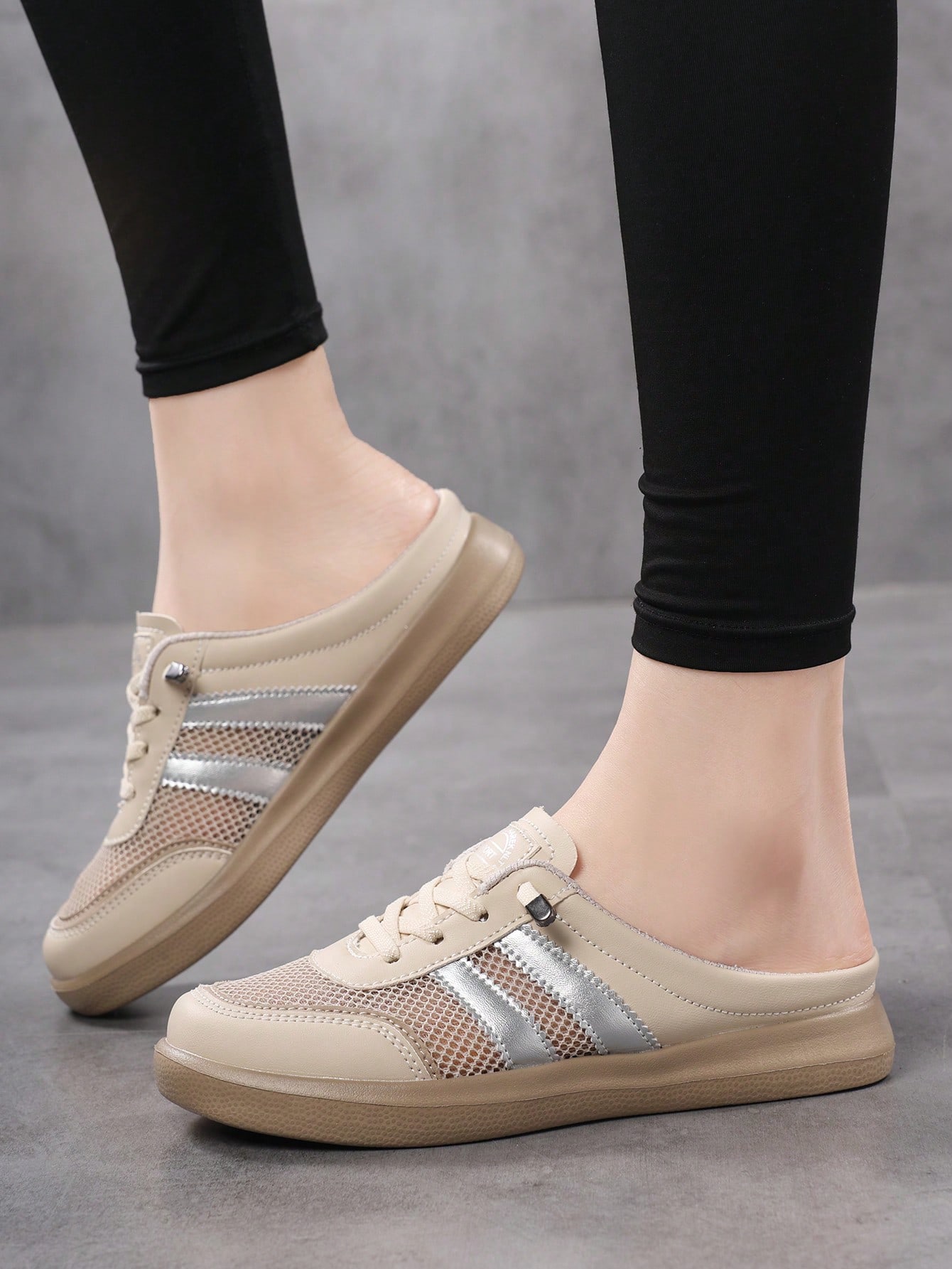 أحذية رياضية كاجوال للنساء بتصميم انزلاقي من الشبك...