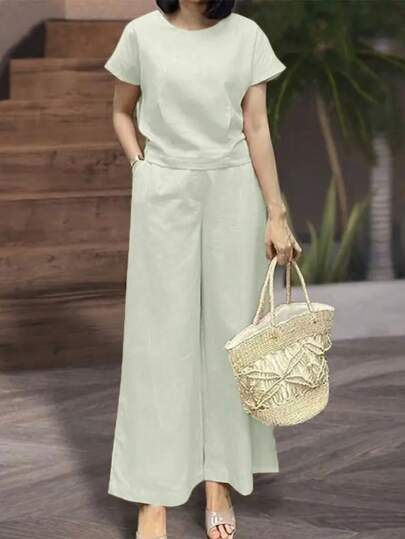 New Sporty And Casual Set For Women In Southeast Asia: Short-Sleeved T-Shirt And Capri Pants