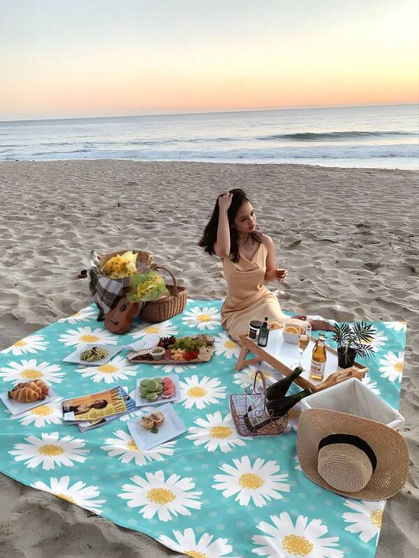 1pc New Outdoor Waterproof Anti-Sand Digital Print Beach/Picnic Mat, Fashionable & Fresh Pattern, Suitable For Camping And Picnics