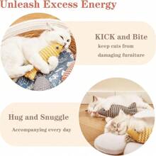 3 Juguetes para gato realistas con forma de peces con textura arrugada - Peluche resistente con protuberancias texturizadas para juego interactivo, resistente a mordeduras y apto para gatos y gatitos, diseño divertido a rayas naranjas y amarillas, juguete interactivo para gatos
