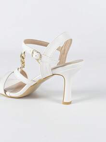 Sandales à talon aiguille à bride cheville, bout carré blanc talon aiguille, sandales décorées de chaîne élégantes et à la mode, blanches, hauts talons convenant pour les déplacements et le travail, polyvalentes avec des robes, sandales à talons hauts légères et confortables pour l'été - Blanc - Voir 8