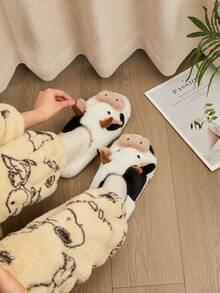 جوارب قطنية بنقشة بقرة بنمط الظهر المغلق، ناعمة وفراشية، عصرية وفائقة الدفء، مناسبة للنساء والطالبات والاستخدام المنزلي شتاءً - أبيض وأسود - مشاهدة 5