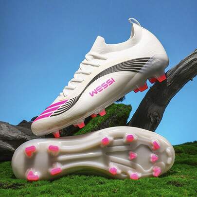 Botas de fútbol profesionales con cordones para entrenamiento de alta calidad con púas trituradas y suela para interiores para hombres